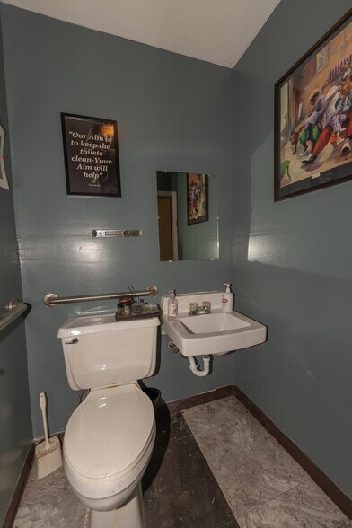 More Photos Of 117 N Lake Ave, Albany Storefront Retail Residential For Sale