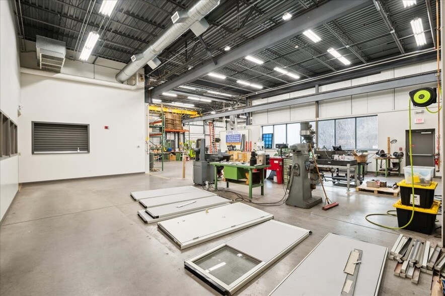 More Photos Of 119 White Oak Dr, Berlin Manufacturing For Sale