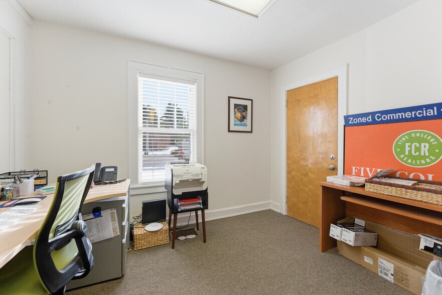 More Photos Of 190 University Dr, Amherst Office For Sale