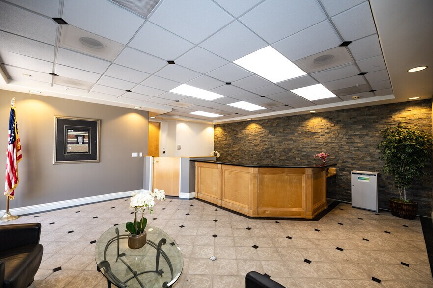 More Photos Of 241 Lombard St, Thousand Oaks Loft Creative Space For Lease