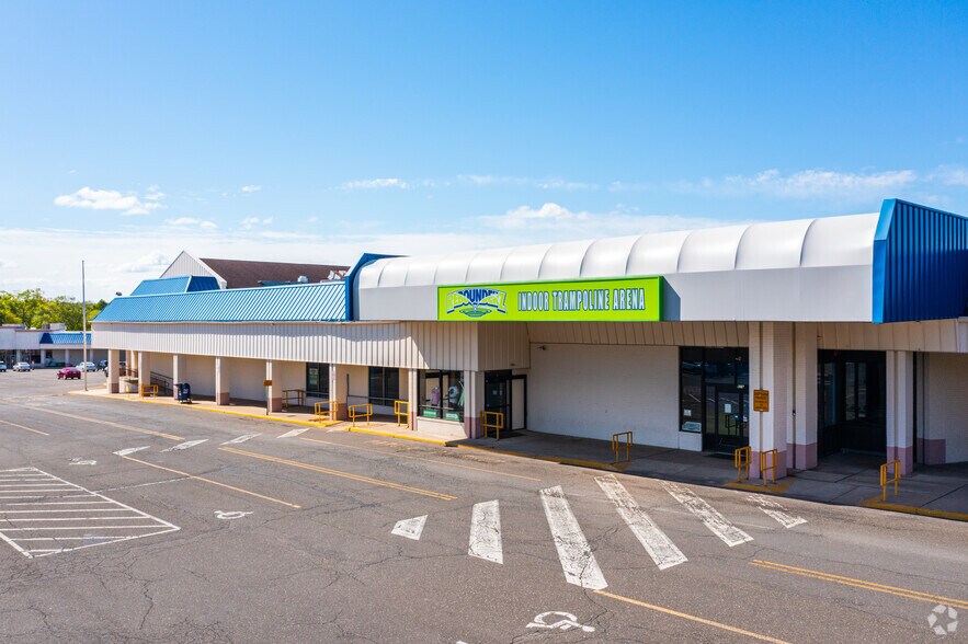 More Photos Of 610-640 E Main St, Lansdale Storefront For Sale