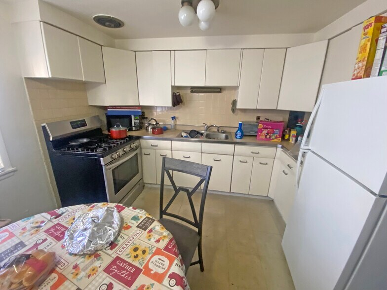 More Photos Of 4905 W Louise St, Skokie Apartments For Sale