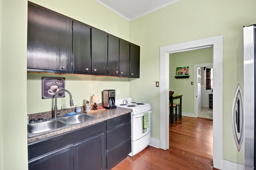 More Photos Of 1607 Norwich St, Brunswick Flex For Sale