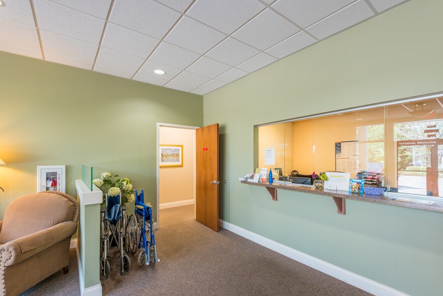 More Photos Of 897 Von Kolnitz Rd, Mount Pleasant Medical For Lease