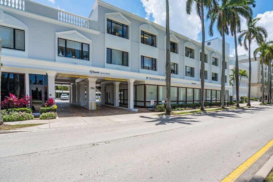 More Photos Of 324 Royal Palm Way, Palm Beach Office For Lease