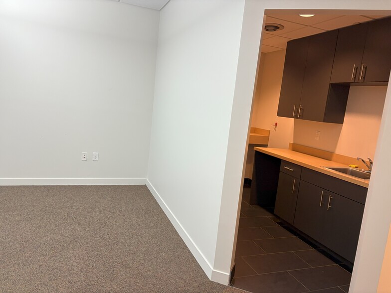 More Photos Of 8110 Cypress Plaza Dr, Jacksonville Unknown For Lease
