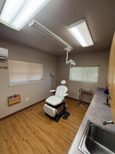 More Photos Of 811 NW 12th St, Fruitland Medical For Sale