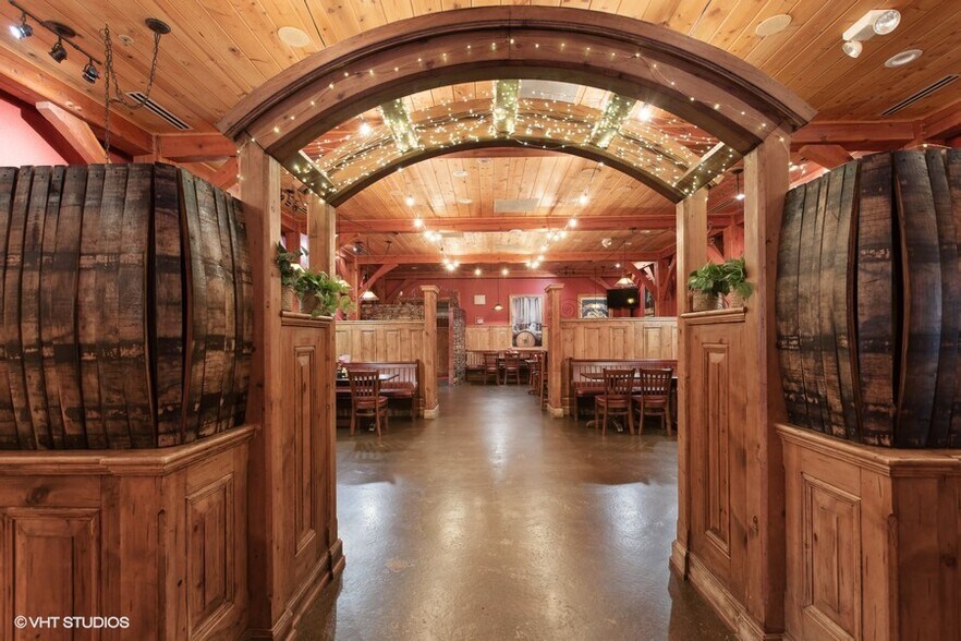 More Photos Of 22221 N Pepper Rd, Lake Barrington General Retail For Sale