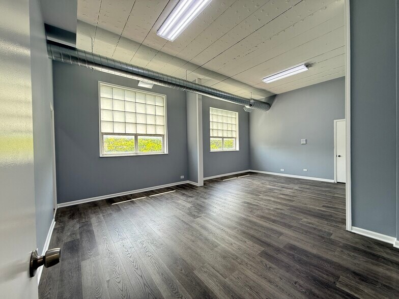 More Photos Of 2252-2260 N Elston Ave, Chicago Warehouse For Lease