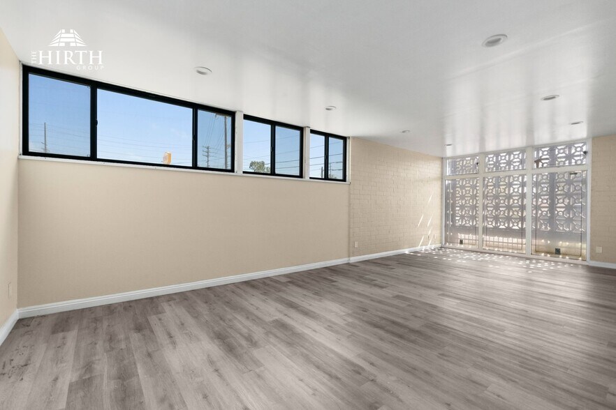 More Photos Of 8621 Bellanca Ave, Los Angeles Office For Sale