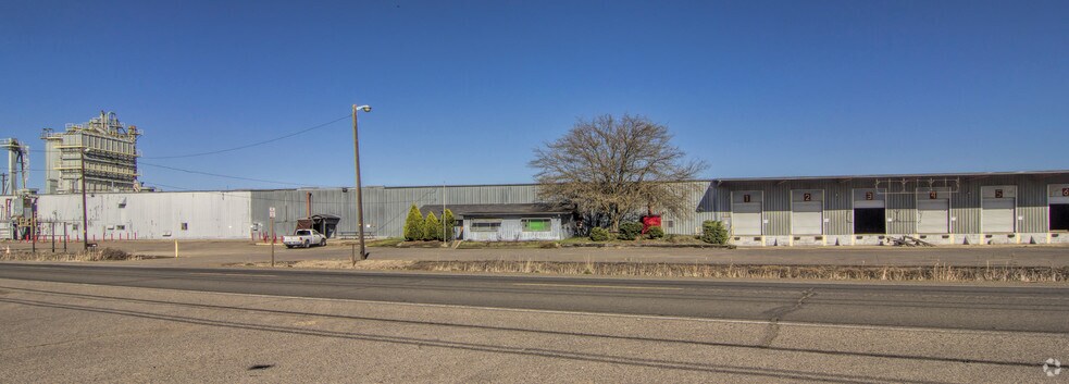 More Photos Of 7930 Agate Rd, White City Warehouse For Lease