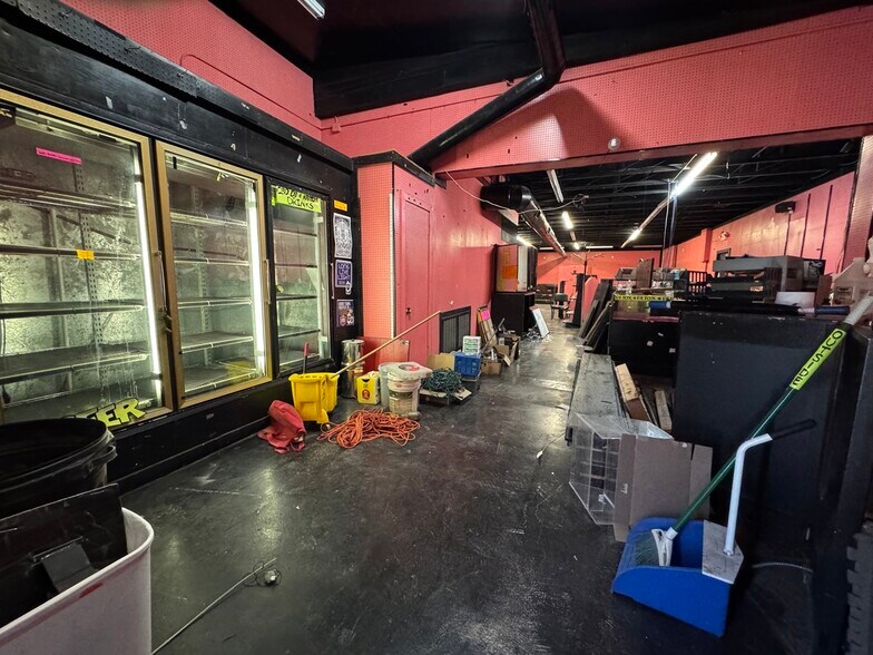More Photos Of 2130 Austin Hwy, San Antonio General Retail For Sale