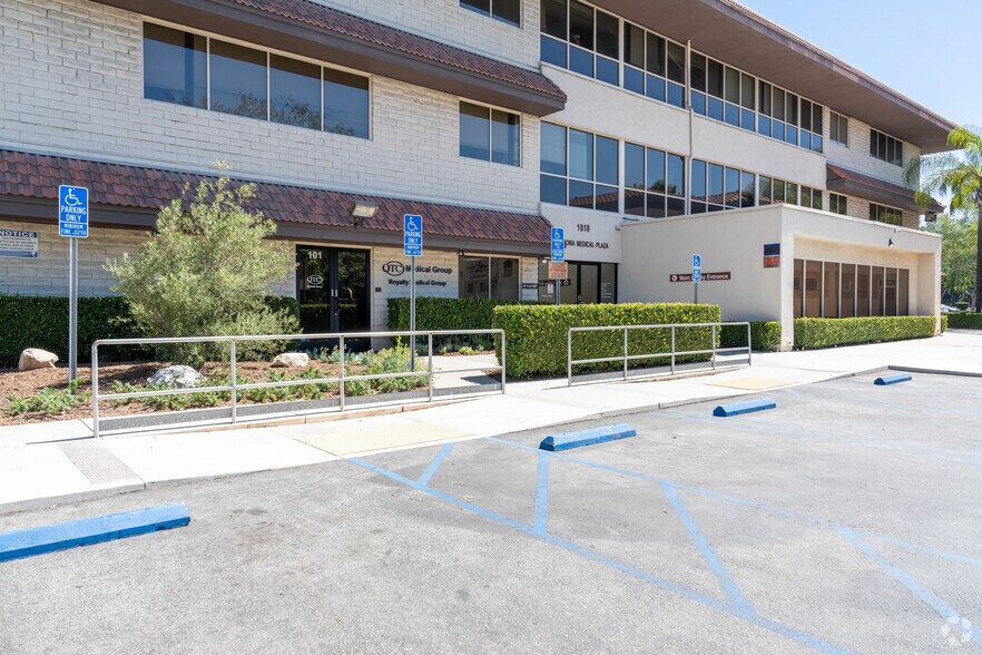 More Photos Of 1818 N Orange Grove Ave, Pomona Medical For Lease