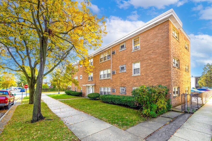 More Photos Of 4905 W Louise St, Skokie Apartments For Sale