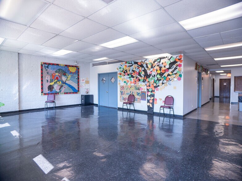 More Photos Of 5710 N Broadway St, Chicago Office Residential For Sale