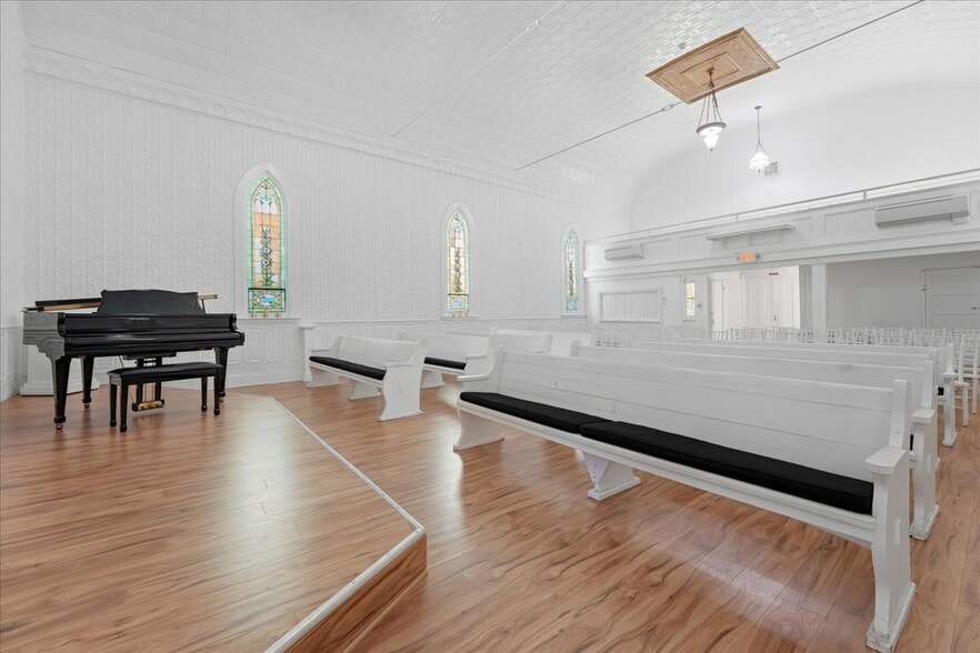 More Photos Of 508 NW 3rd Ave, Canby Religious Facility For Sale