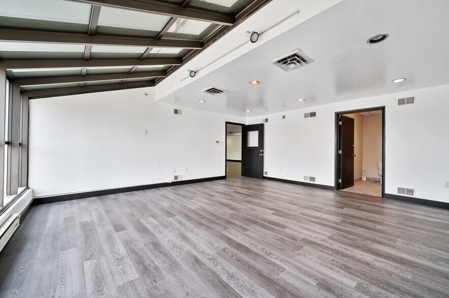 More Photos Of 2707 W Carson St, Pittsburgh Warehouse For Sale