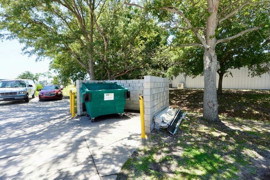More Photos Of 7275 Waelti Dr, Melbourne Warehouse For Lease