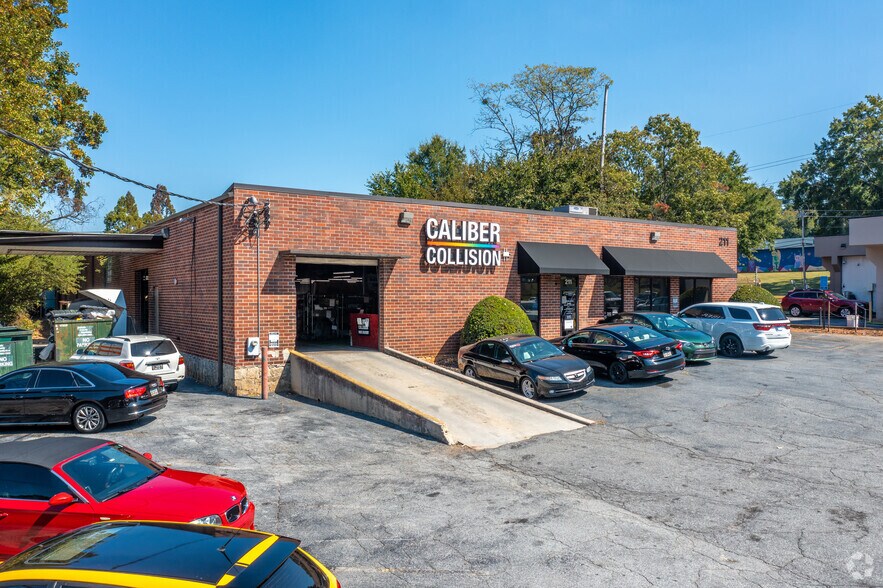 More Photos Of 211 DeKalb Industrial Way, Decatur Light Manufacturing For Lease