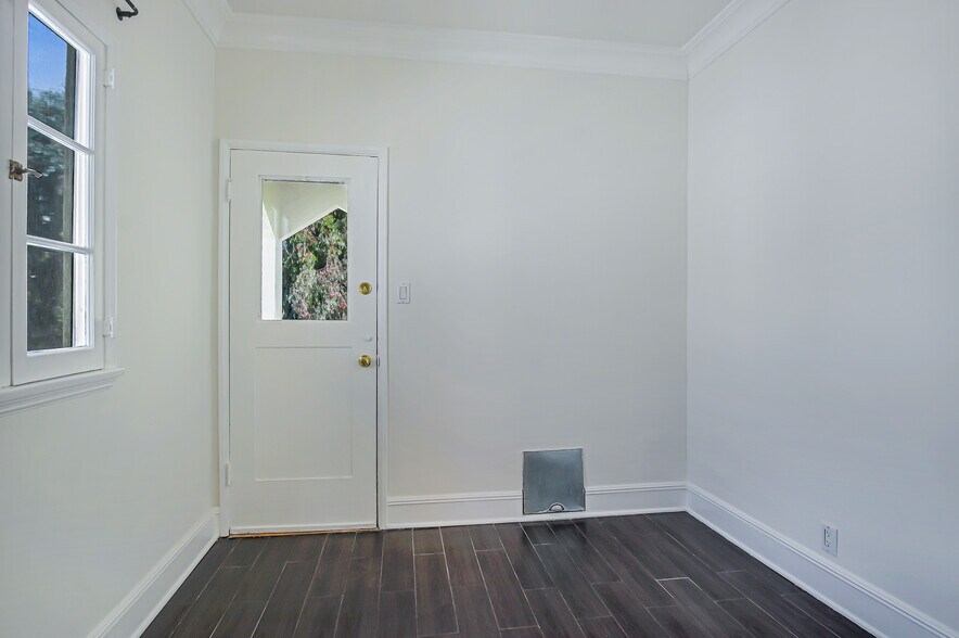 More Photos Of 1074 S Genesee Ave, Los Angeles Apartments For Sale