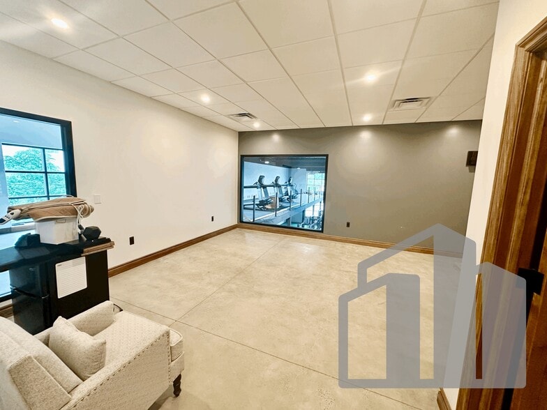 More Photos Of 10555 Grand River Ave, Brighton Specialty For Lease