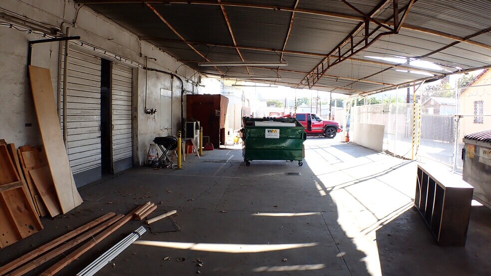 More Photos Of 2031 N Lincoln St, Burbank Warehouse For Sale