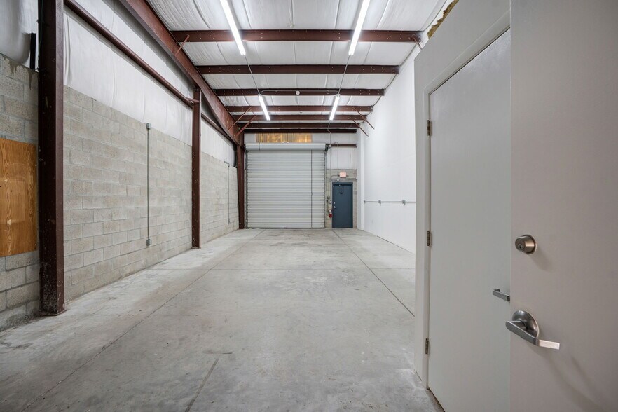 More Photos Of 8141 Blaikie Ct, Sarasota Warehouse For Lease
