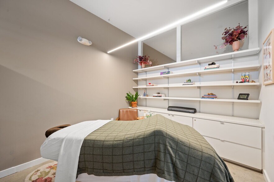 More Photos Of 2235 E 6th St, Austin Apartments For Sale