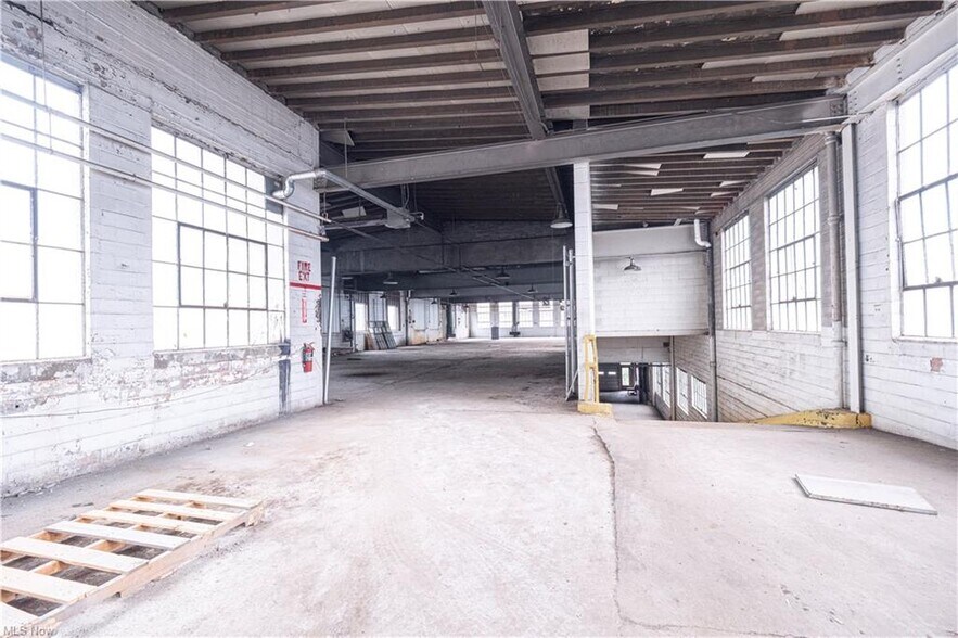 More Photos Of 1439 Sunset Blvd, Steubenville Light Manufacturing For Sale