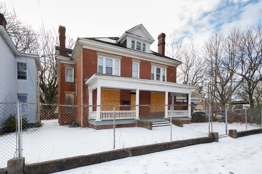 More Photos Of 716 W Washington St, Petersburg Multifamily For Sale