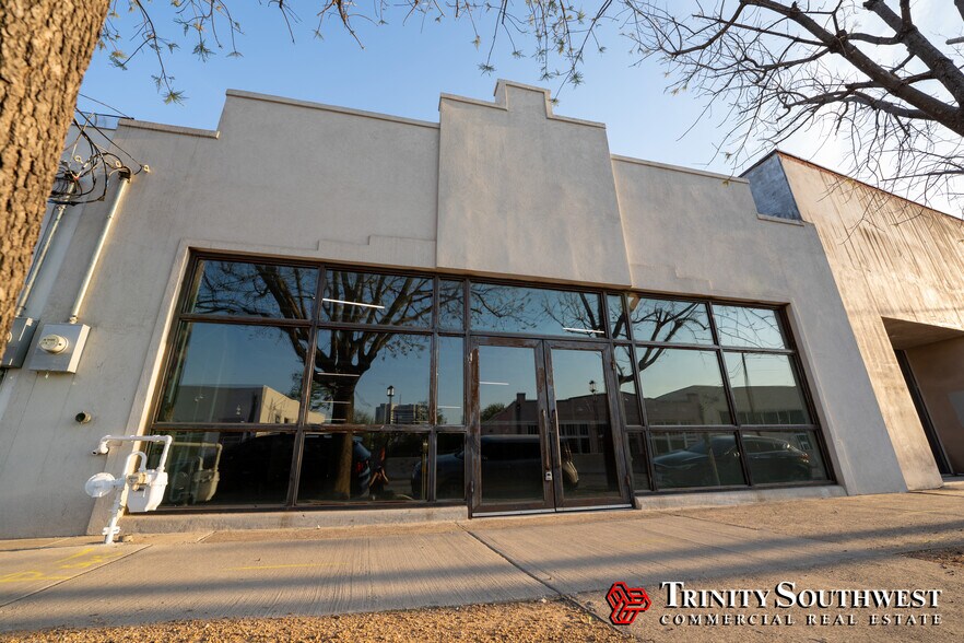 More Photos Of 3012 Commerce St, Dallas Storefront For Sale