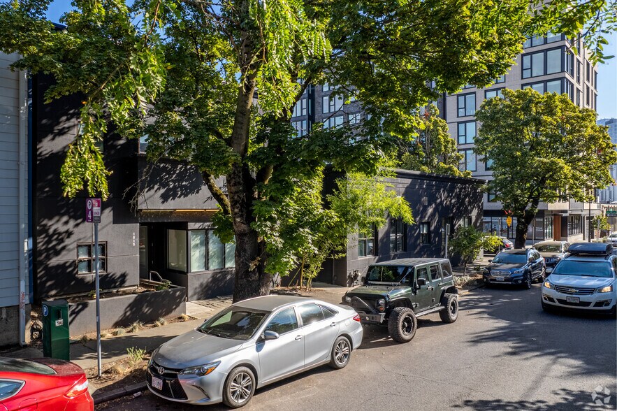 More Photos Of 1815 NW Overton St, Portland Loft Creative Space For Lease