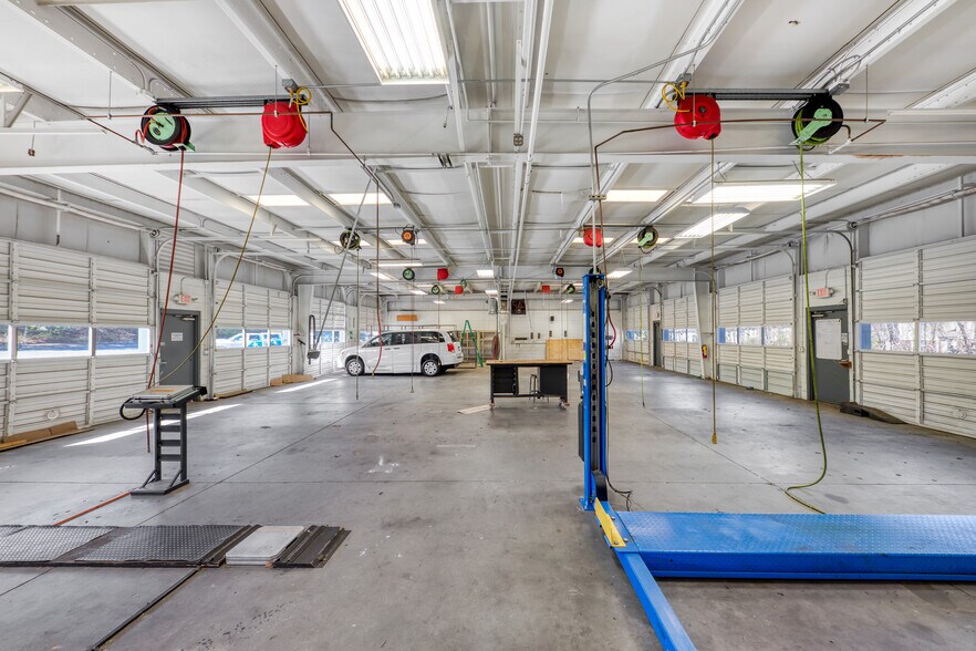More Photos Of 6211 Lawrenceville Hwy, Tucker Auto Dealership For Lease