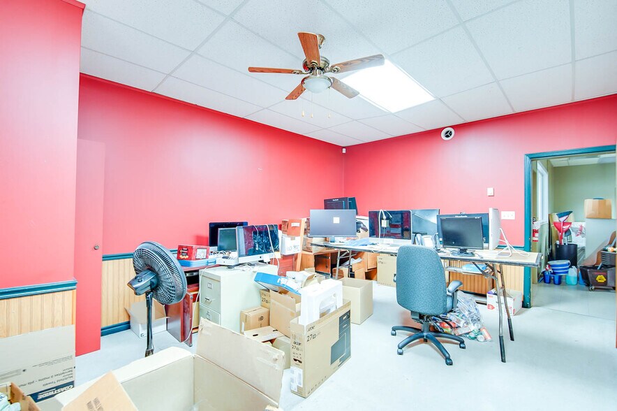 More Photos Of 4918 Napier St, Port Alberni Flex For Sale