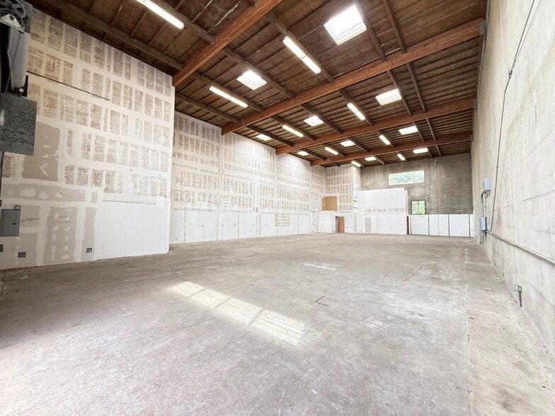 More Photos Of 99-870 Iwaena St, Aiea Warehouse For Lease