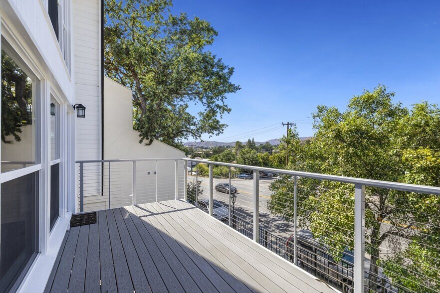 More Photos Of 28220 Agoura Rd, Agoura Hills Loft Creative Space For Lease