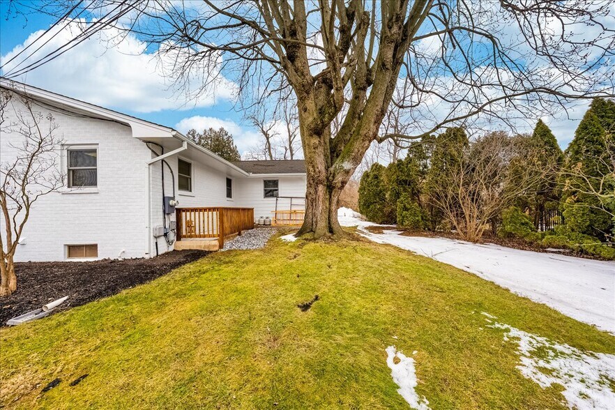 More Photos Of 611 Nursery Rd, Westminster Office For Sale