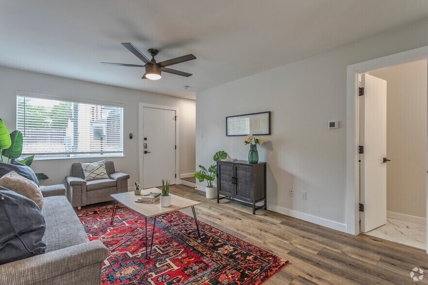 More Photos Of 425 N Rosemont Ave, Dallas Apartments For Sale