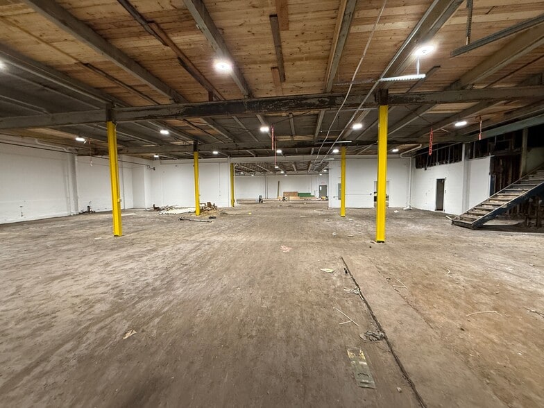 More Photos Of 1766 E 133rd St, East Cleveland Warehouse For Lease