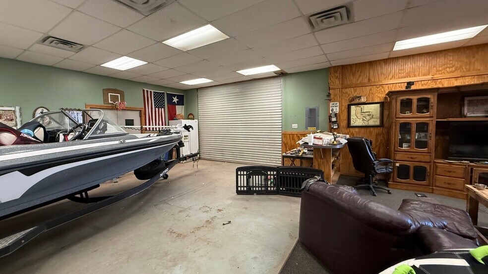 More Photos Of 9506 F M 835, Slaton Sports And Entertainment For Sale