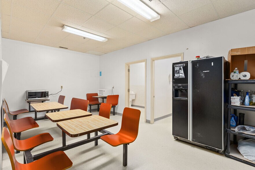 More Photos Of 2000 Ashley Rd, Morris Manufacturing For Lease