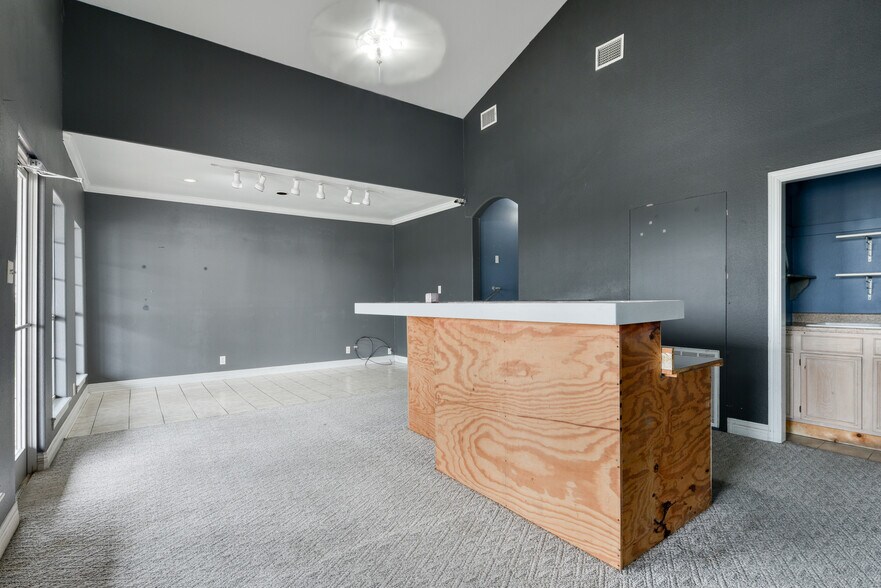 More Photos Of 5107 Monaco Cir, San Antonio Office For Sale