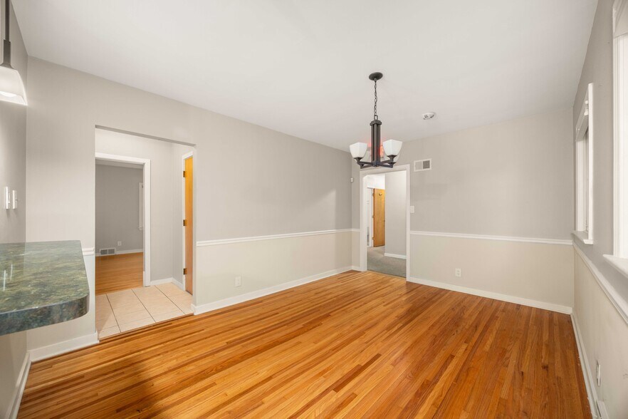 More Photos Of 704 E 9th St, Lockport Medical For Sale