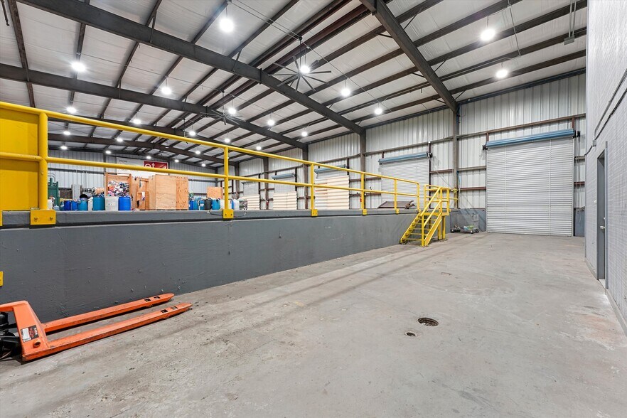 More Photos Of 620 Gellhorn Dr, Houston Warehouse For Sale