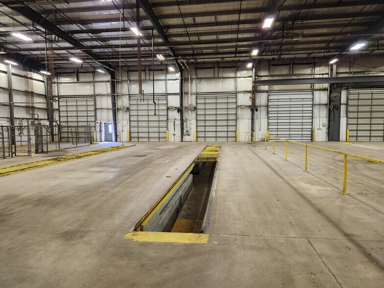 More Photos Of 10310 Fischer Rd, Von Ormy Manufacturing For Sale