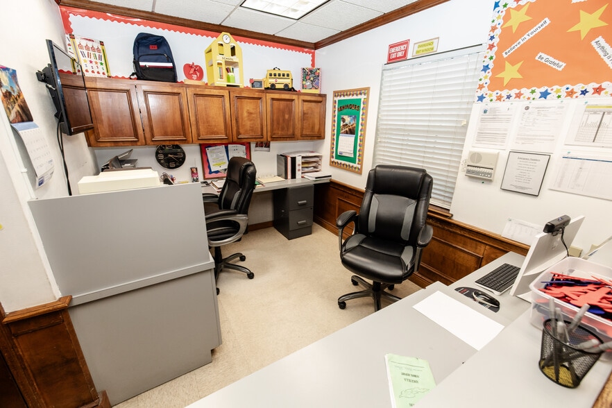 More Photos Of 217 N Kirkman Rd, Orlando Office For Sale