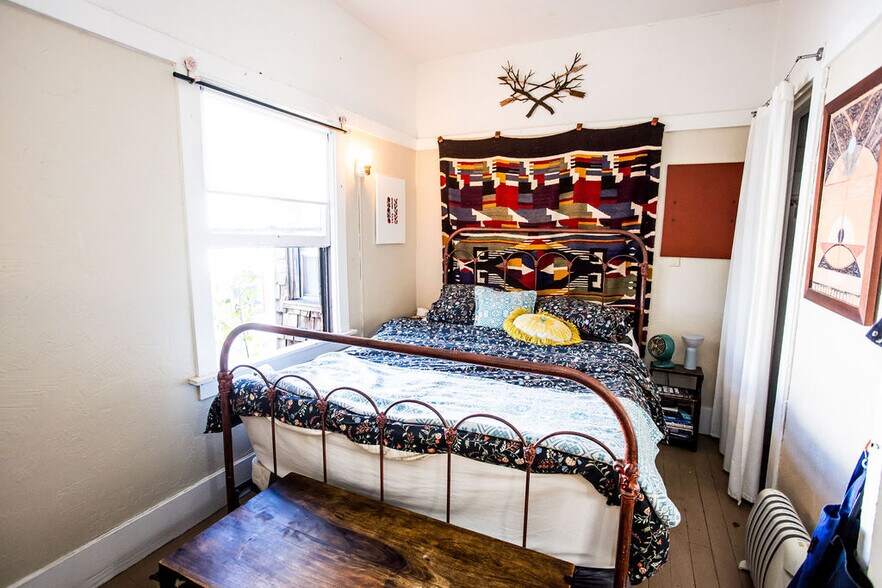 More Photos Of 219 John St, Oakland Apartments For Sale