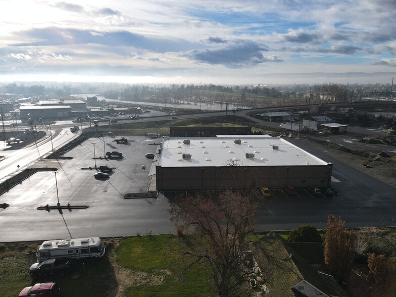 More Photos Of 104 Butterfield Rd, Yakima General Retail For Sale