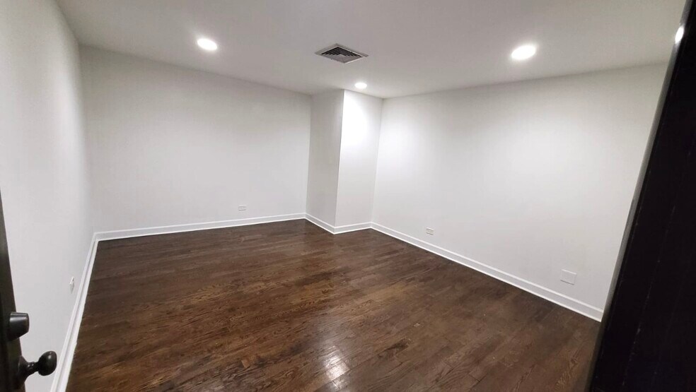 More Photos Of 5642 W Diversey Ave, Chicago Medical For Lease