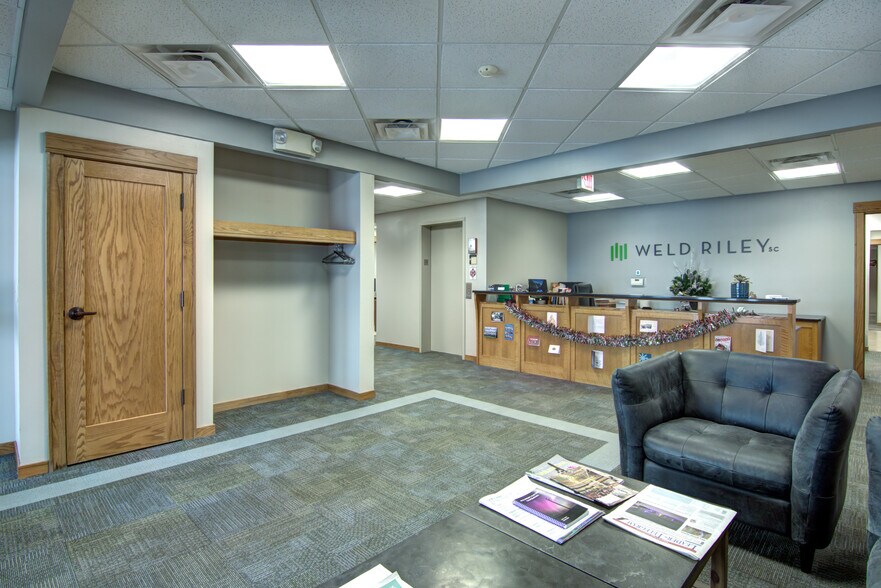More Photos Of 3624 Oakwood Hills Pky, Eau Claire Office For Sale